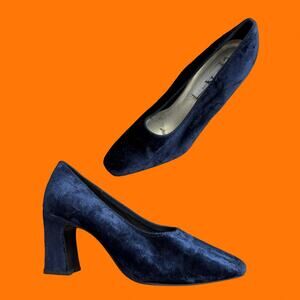 90's vintage midnight blue crushed velvet heels US Size 6